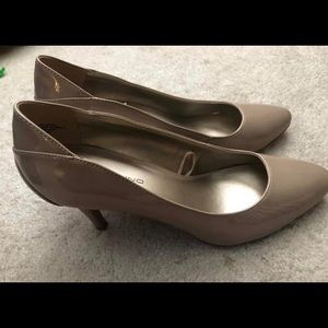 Bandolino Pumps, size9, nude color.